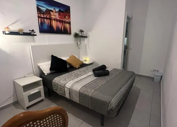 Rooms In Spacious Apartment In City Center