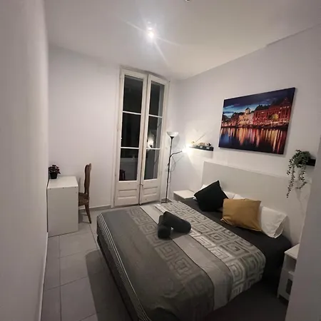 Rooms In Spacious Apartment In City Center Barcelona Exterior foto