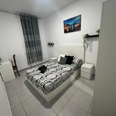Rooms In Spacious Apartment In City Center Barcelona Exterior foto