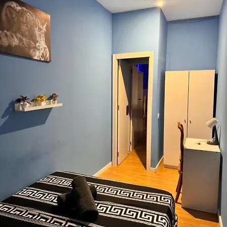 Rooms In Spacious Apartment In City Center Barcelona Exterior foto