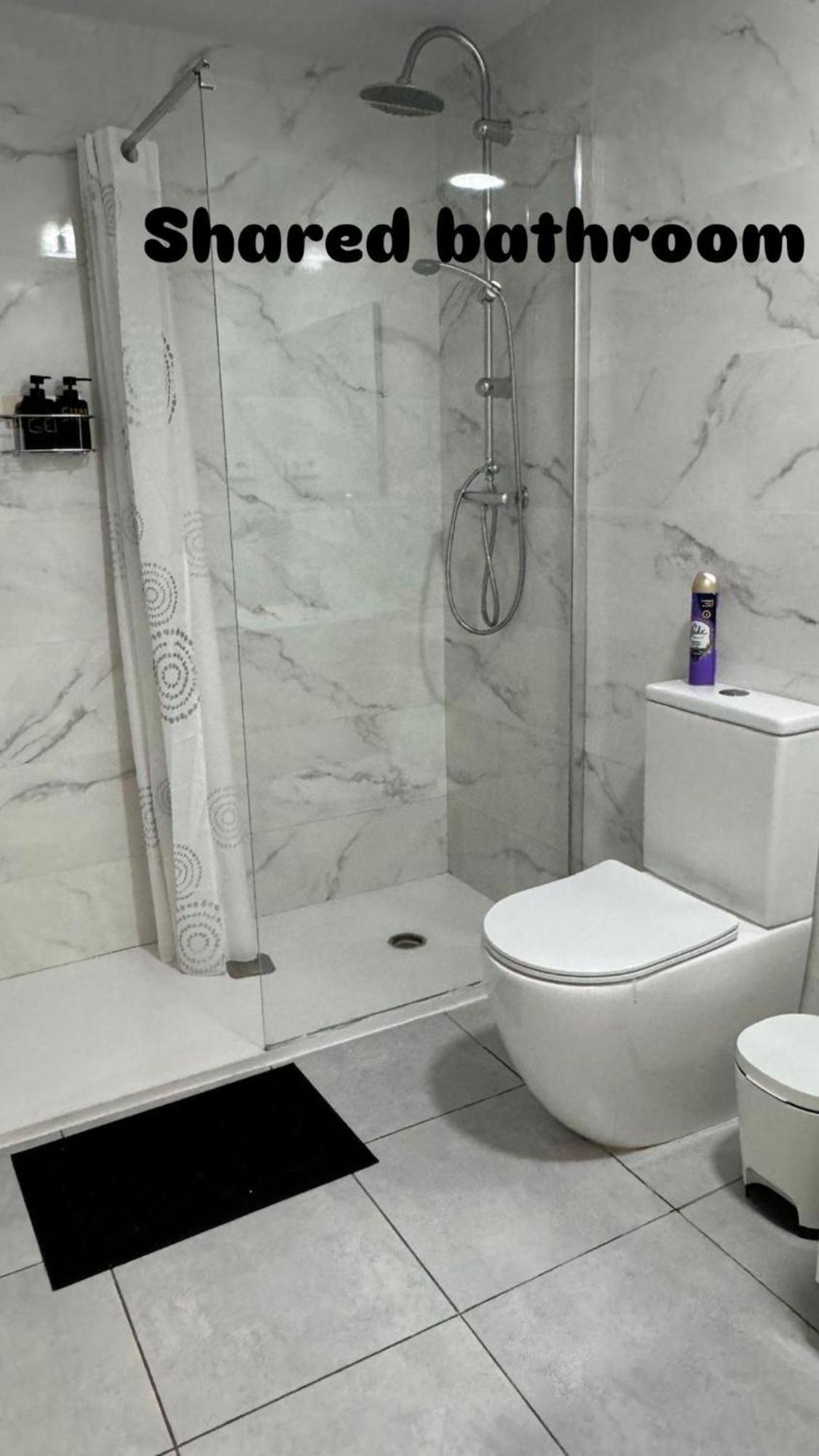 In Spacious In Center Apartament *
